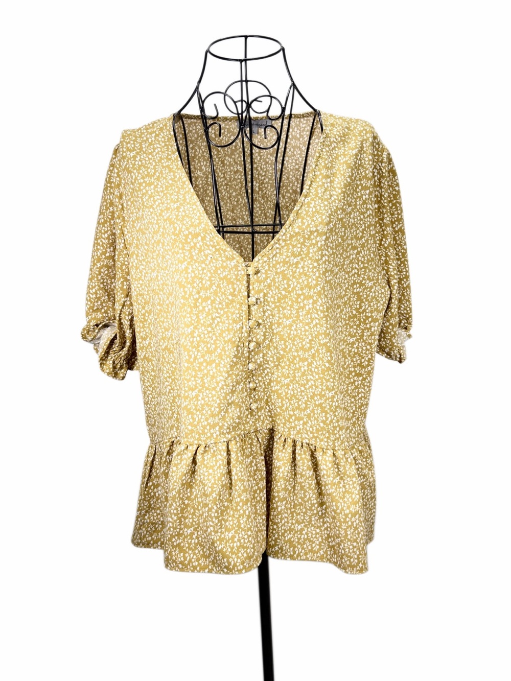 Wishlist Beige Floral V-Neck Button Peplum Blouse